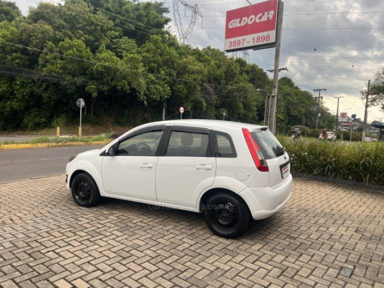 FORD - FIESTA - 2013/2013 - Branca - R$ 28.500,00