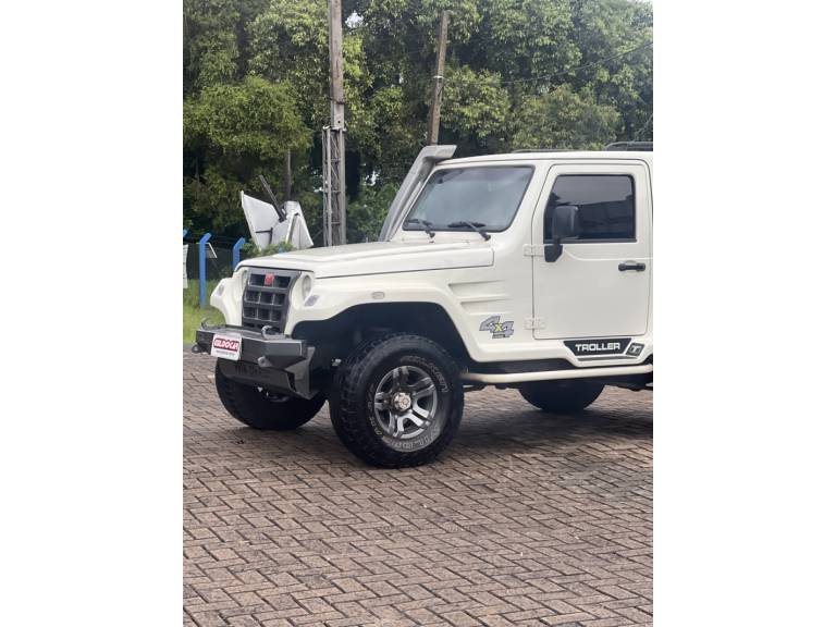 TROLLER - T4 - 2014/2014 - Branca - R$ 110.000,00