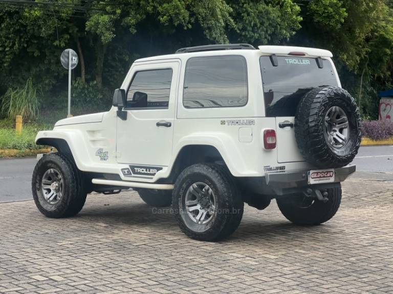 TROLLER - T4 - 2014/2014 - Branca - R$ 110.000,00