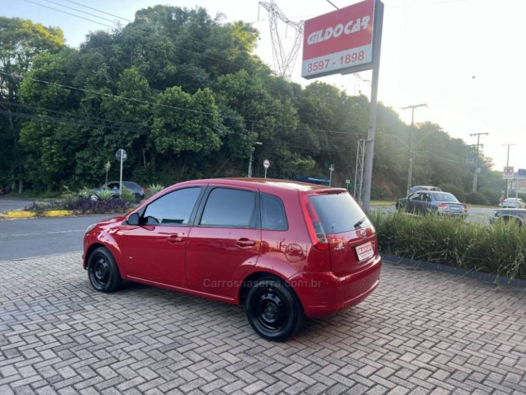 FORD - FIESTA - 2014/2014 - Vermelha - R$ 30.900,00