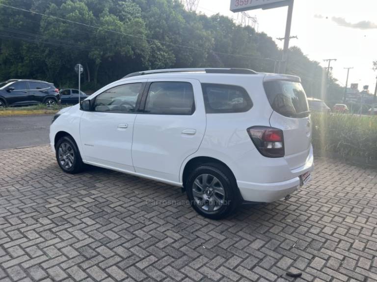 CHEVROLET - SPIN - 2017/2017 - Branca - R$ 57.900,00