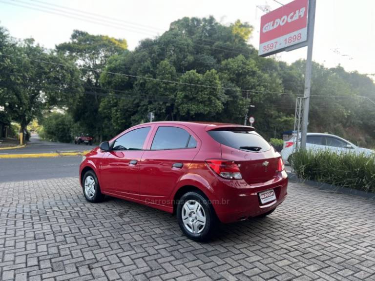 CHEVROLET - ONIX - 2015/2015 - Vermelha - R$ 43.900,00