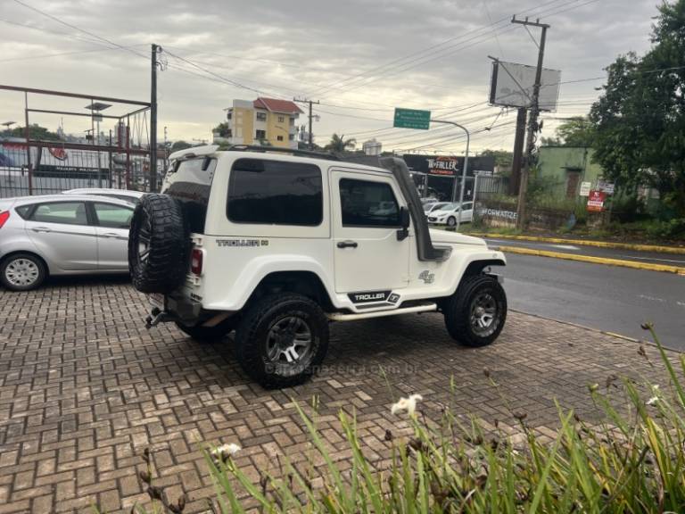 TROLLER - T4 - 2014/2014 - Branca - R$ 110.000,00