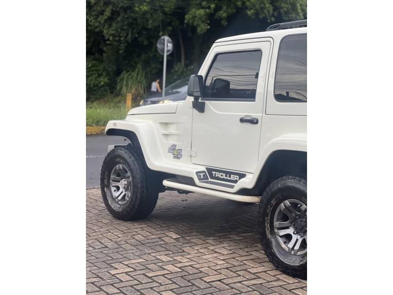 TROLLER - T4 - 2014/2014 - Branca - R$ 110.000,00