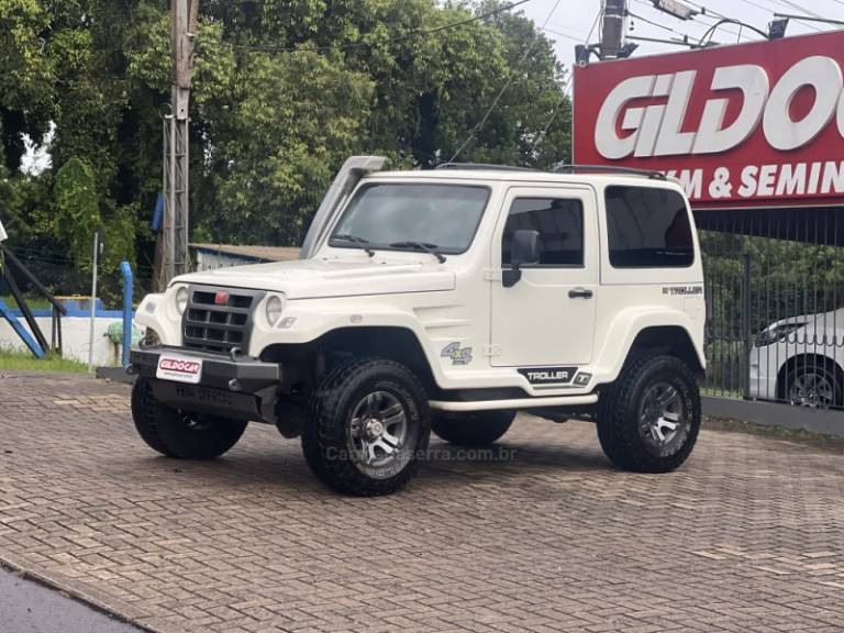 TROLLER - T4 - 2014/2014 - Branca - R$ 110.000,00