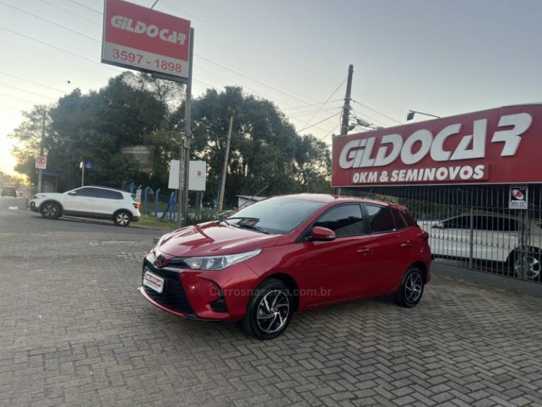 TOYOTA - YARIS - 2023/2023 - Vermelha - R$ 95.900,00