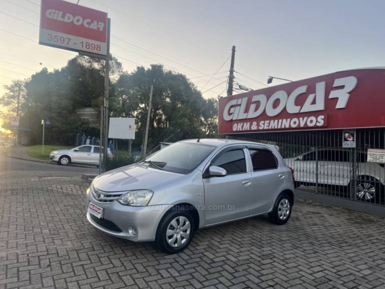 TOYOTA - ETIOS - 2013/2013 - Prata - R$ 42.500,00