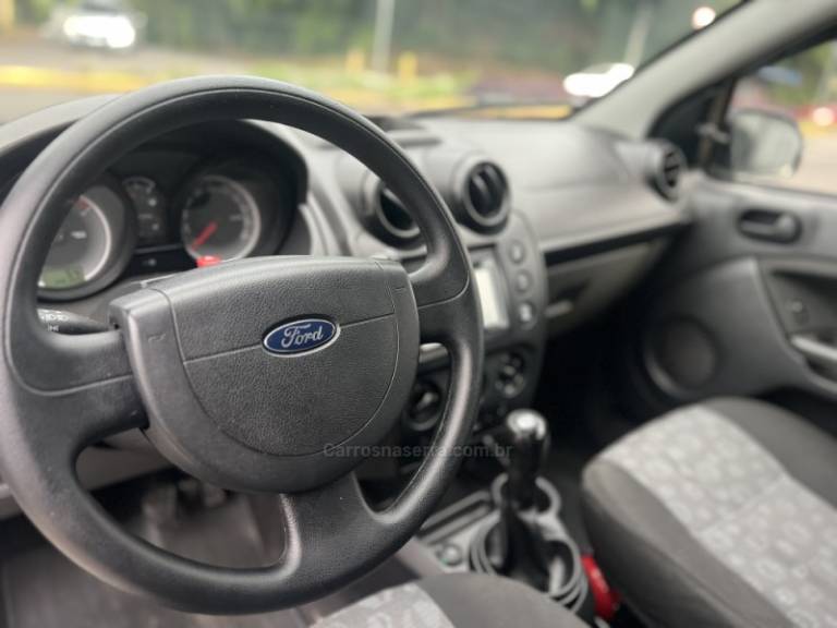 FORD - FIESTA - 2013/2013 - Branca - R$ 28.500,00