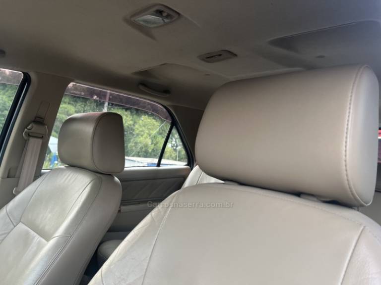 TOYOTA - HILUX SW4 - 2010/2010 - Prata - R$ 111.000,00