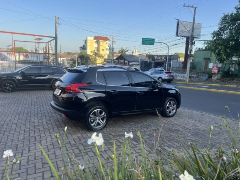 PEUGEOT - 2008 - 2017/2017 - Preta - R$ 57.500,00