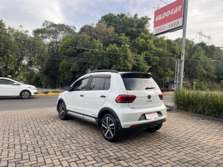 VOLKSWAGEN - FOX - 2022/2022 - Branca - R$ 71.900,00