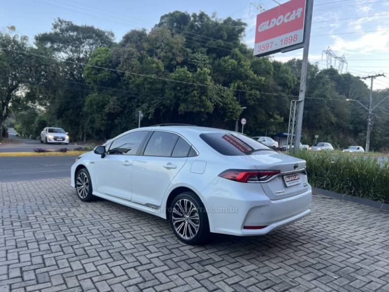 TOYOTA - COROLLA - 2023/2023 - Branca - R$ 158.900,00