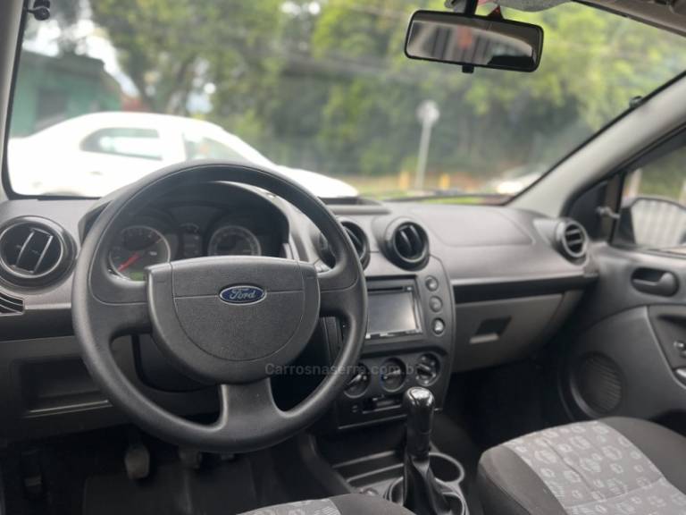 FORD - FIESTA - 2013/2013 - Branca - R$ 28.500,00