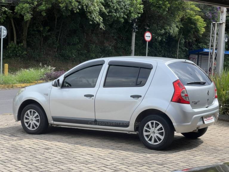 RENAULT - SANDERO - 2011/2011 - Prata - R$ 27.900,00