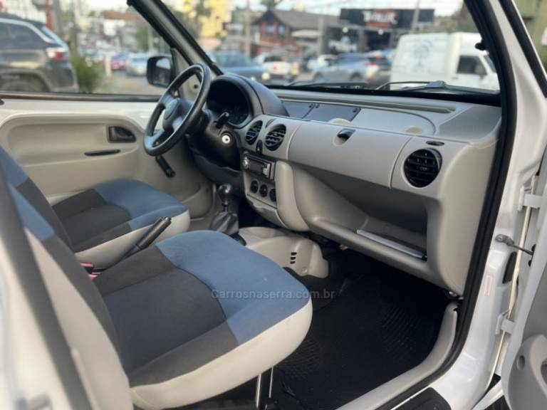 RENAULT - KANGOO - 2013/2013 - Branca - R$ 38.500,00
