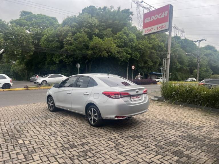 TOYOTA - YARIS - 2019/2019 - Prata - R$ 82.500,00
