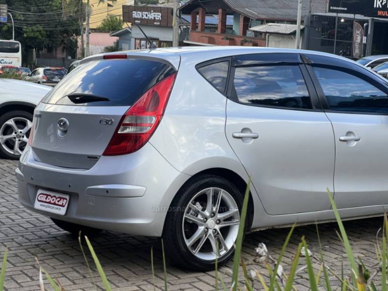 HYUNDAI - I30 - 2010/2010 - Prata - R$ 39.900,00