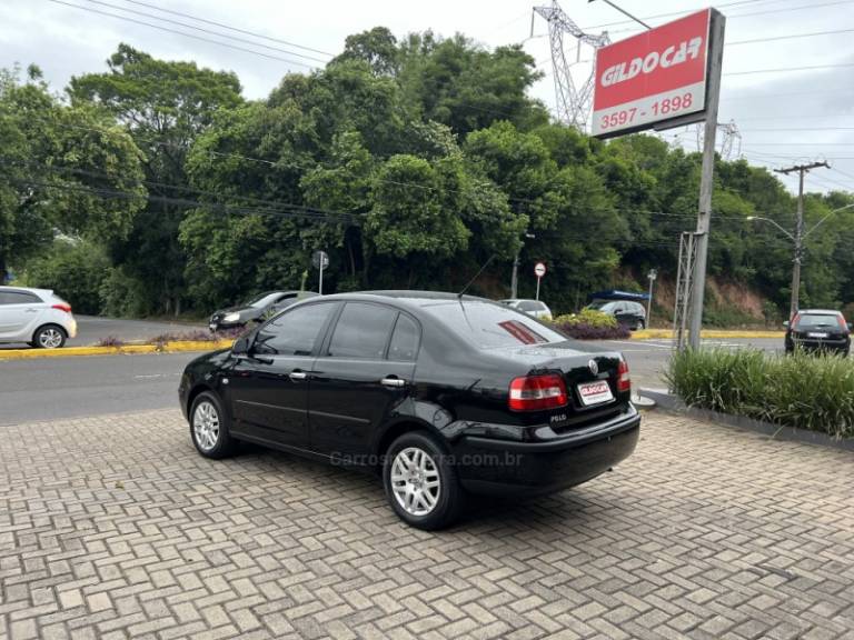 VOLKSWAGEN - POLO SEDAN - 2006/2006 - Preta - R$ 28.900,00